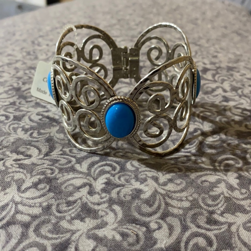Hinged bracelet